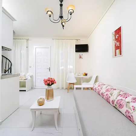Lobelia Luxury Hotel *